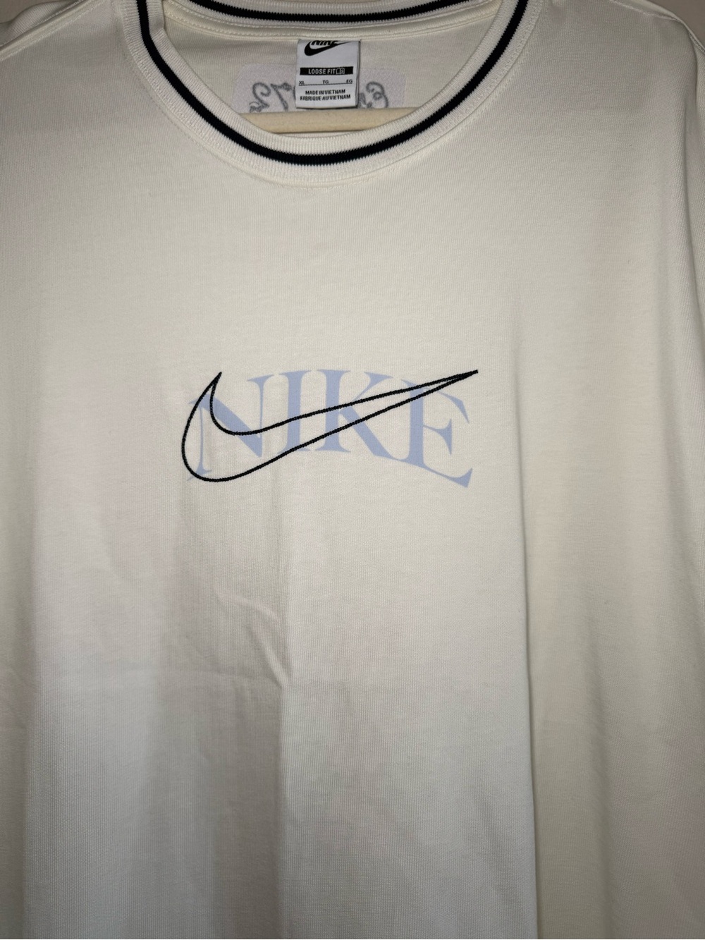 Nike Cream Short-Sleeve Tee with Navy/balck Logo - Picture 2 of 4